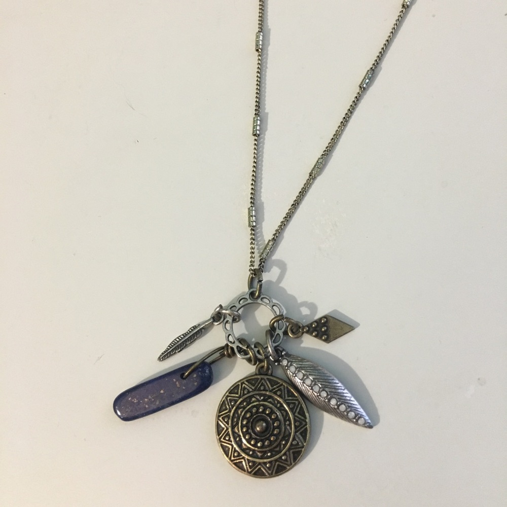 Long accent necklace